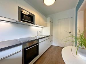 Kuchyň nebo kuchyňský kout v ubytování Endreihenhaus in Keitum mit Badewanne und Grossem Garten