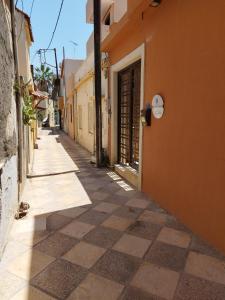 The surrounding neighborhood or a neighborhood close to az apartmanhoteleket