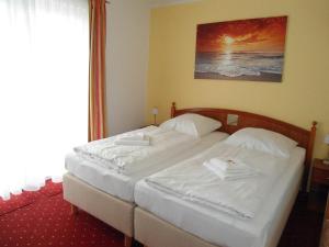 Postel nebo postele na pokoji v ubytování Seehotel Lönö