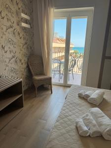 A bed or beds in a room at Hotel Marconi