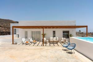 Bazén v ubytování Luxury House La Maison nebo v jeho okolí