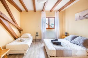 a bedroom with a bed and a couch in it at Route des vins d'Alsace - Gewurztraminer in Pfaffenheim