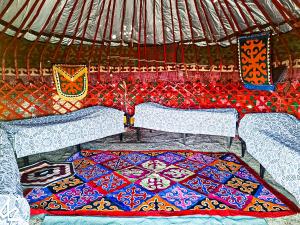 Posezení v ubytování Zalkar Yurt Camp