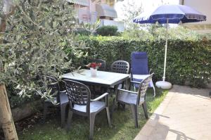 Vonkajšia záhrada v ubytovaní Apartments in Lazise - Gardasee 30250