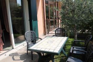 Vonkajšia záhrada v ubytovaní Apartments in Lazise - Gardasee 30250