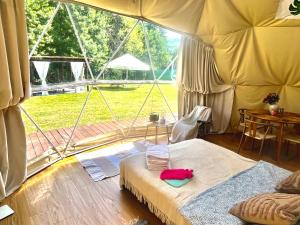 Zahrada ubytování Tatra Glamp Mazury - sieć noclegowa Tatra Glamp