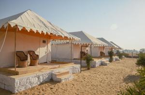 斋沙默尔Lakhmana Desert Camp With Swimming Pool的相册照片