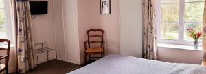 Postel nebo postele na pokoji v ubytování Logis Hôtel De France- Restaurant GRILL