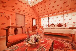 Lakhmana Desert Camp With Swimming Pool客房内的一张或多张床位
