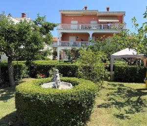 Zahrada ubytování Guesthouse Mira