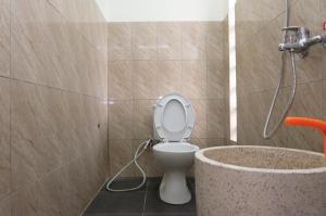 Ένα μπάνιο στο Medjora Homestay Kemuning +15 φωτογραφίες