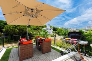 Un jardín fuera de 最大18名OK 南城市 百名の大型貸別荘 BBQ ビーチ近くでグループ滞在に最適 Seaside House Ichika