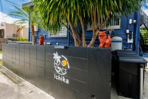 Galería fotográfica de 最大18名OK 南城市 百名の大型貸別荘 BBQ ビーチ近くでグループ滞在に最適 Seaside House Ichika en Nanjo