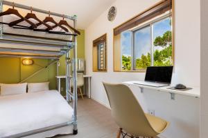 Una cama o camas en una habitación de 最大18名OK 南城市 百名の大型貸別荘 BBQ ビーチ近くでグループ滞在に最適 Seaside House Ichika