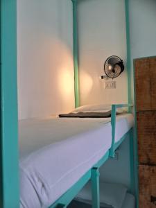 Molly's Hostel客房内的一张或多张床位