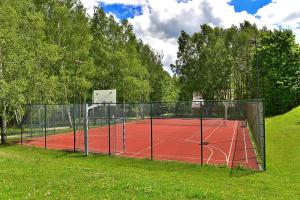 Tenis a/nebo squash v ubytování Hotel SPA Dr Irena Eris Wzgórza Dylewskie nebo okolí