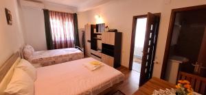 Postel nebo postele na pokoji v ubytování Cazare la mare vila Constanta