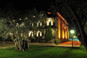 A garden outside Assos Park Hotel