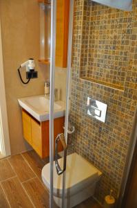 A bathroom at Assos Park Hotel