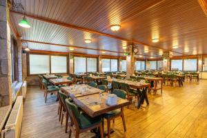 A restaurant or other place to eat at Assos Park Hotel