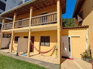 Budova, kde se chata nachází