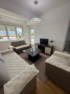 Ruang duduk di Astor Apartment