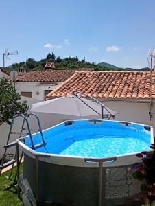a large swimming pool in front of a house at Alojamiento Rural Los Jarritos in Galaroza