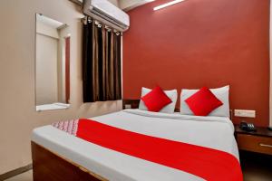 Postel nebo postele na pokoji v ubytování Hotel O Sudipti Resort