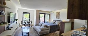a living room with a couch and a table at Studio apartmani Anika in Vrdnik