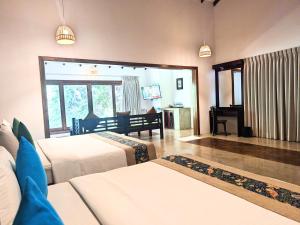 Postel nebo postele na pokoji v ubytování Pinthaliya Resort