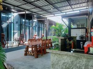 Ruang duduk di Finlay Cottage Aonang