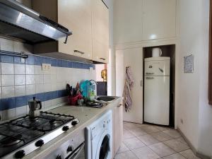 a kitchen with a stove and a refrigerator at Ampia camera vicina al centro in Florence