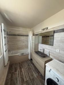 Koupelna v ubytování Duplex - vue sur la Seine au centre ville de Vernon