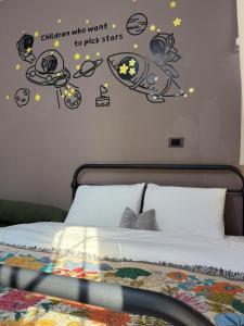 Postel nebo postele na pokoji v ubytování Kinmen Otter Wave Homestay