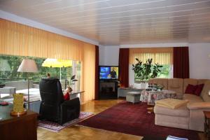 a living room with a couch and a table at Kurpark Domizil in Altenau