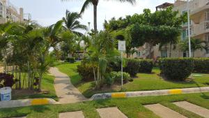 Un jardín fuera de Book House Marina Diamante