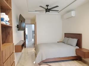 a bedroom with a bed and a ceiling fan at Turix 103 in Puerto Morelos