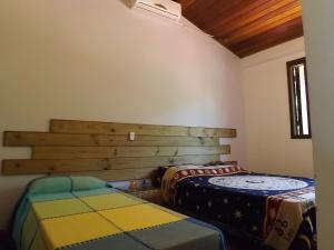 Ein Bett oder Betten in einem Zimmer der Unterkunft Casa na Barra do Una, à beira do Rio Una e frente a Praia