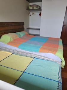 Ein Bett oder Betten in einem Zimmer der Unterkunft Casa na Barra do Una, à beira do Rio Una e frente a Praia