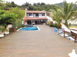 Der Swimmingpool an oder in der Nähe von Casa na Barra do Una, à beira do Rio Una e frente a Praia