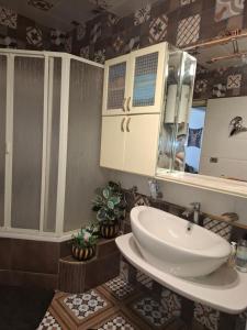 Koupelna v ubytování Sea view غرفه داخل شقه بحمام خاص امام الغرفه + 24 fotografií