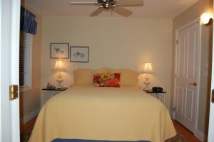 
A room at Lakeshore B&B
