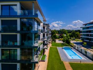 Bazén v ubytovaní MyFlat Casa Luxury Apartment alebo v jeho blízkosti