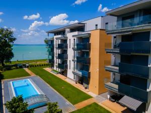 Bazén v ubytovaní MyFlat Casa Luxury Apartment alebo v jeho blízkosti