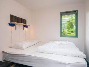 Postel nebo postele na pokoji v ubytování 6 person holiday home in Vemb