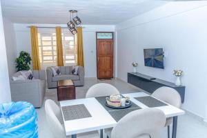 Χώρος καθιστικού στο Executive 1BR Apartment in Elgonview close to Reale Hospital