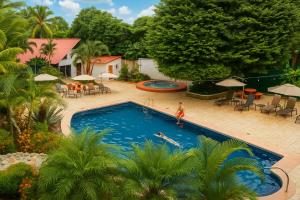 Bassein majutusasutuses Hotel Divisamar by LHR või selle lähedal