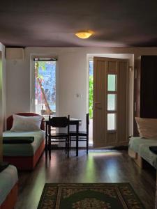 Postel nebo postele na pokoji v ubytování Bozovic Apartments I