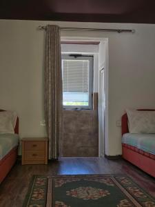 Postel nebo postele na pokoji v ubytování Bozovic Apartments I