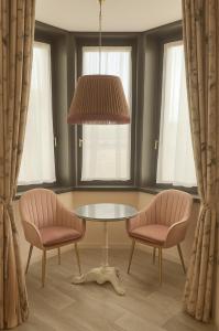 a dining room with a table and two chairs at Coucou - luxe bed and breakfast in Wenduine